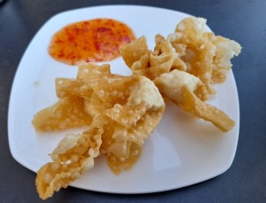 Zha Wan TanA,C 4,90 €
frittierte Teigtaschen mit Hühnerfleisch