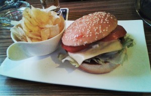 Cheeseburger mit Chips - Einstein - Graz