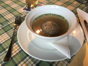 Leberknödelsuppe