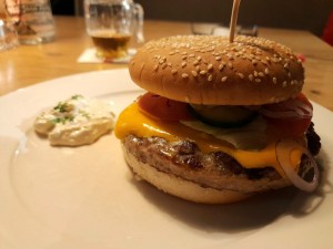 Steyrerburger 180 g | garniert | Sauce Tartare - Zum Steyrer - Grillenberg