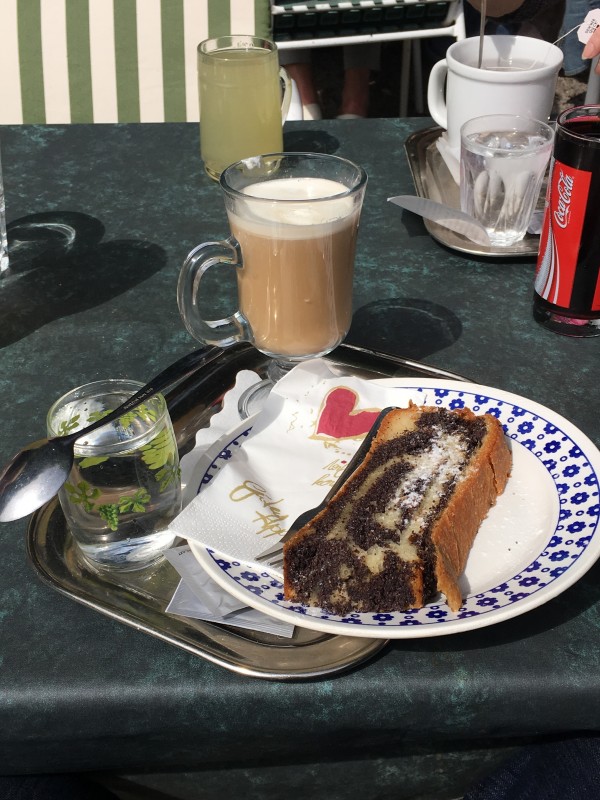 Hauskaffee mit Mohnstrudel - Meierei Füllenberg - Heiligenkreuz