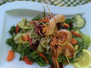 Blattsalat mit Quinoa und Shrimps, hervorragend! - Gasthof zur Waldheimat - Krieglach