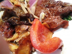 Klee Wok - Beef Steak, Eierschwammerl und Gemüse vom Teppanyaki (Szechuan-Sauce)