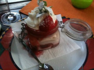 Erdbeer Tiramisu, sehr lecker und hübsch angerichtet