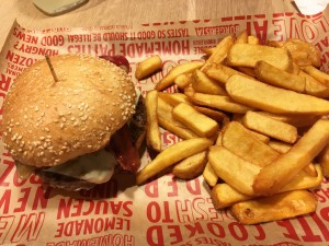 Burger "Meisterstück" mit Steak Pommes - Burgerista - Graz