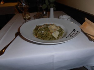 Spaghetti al Pesto Genovese mit frischem Grana