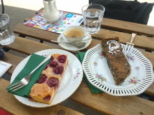 Kirschkuchen, Mohnkuchen und Espresso - Hüftgold - Wien