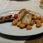 Hauptgang eines Mittagsmenüs: Mediterrane Fischvariation vom Grill auf ... - Il Teatro Antica Trattoria - Linz