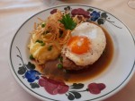 Faschiertes Kalbs- Butterschnitzel
mit Erdäpfelpüree, Röstzwiebel,
Spiegelei ... - Apfelbauer - MIESENBACH