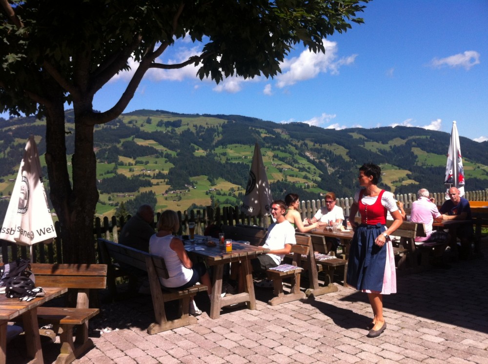 So schön kann´s auf der Terrasse sein. - Kandleralm - Brixen im Thale