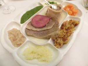 Rindfleisch vom Wagen samt Beilagen - Meissl & Schadn - Wien