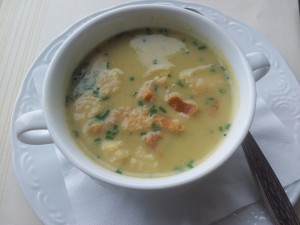 Tagessuppe (Gemüsecreme-Suppe) um 3,60 Euro. - Seerestaurant Salzmann - Fußach