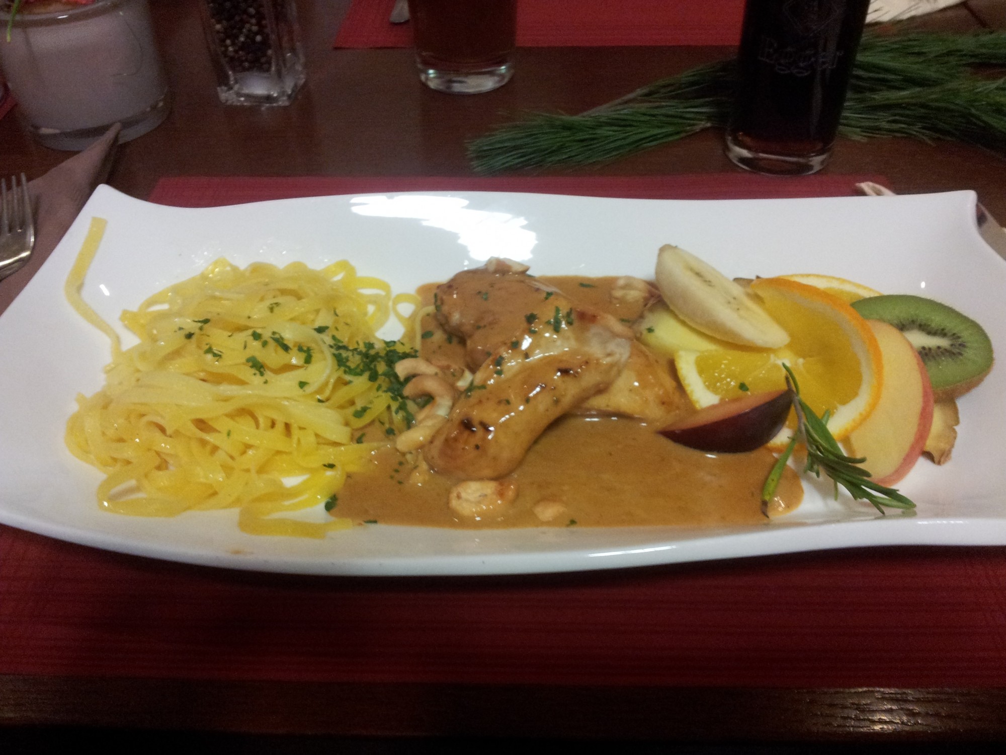 2. Gang: Hühnerfilet. - Restaurant Intermezzo - Hard