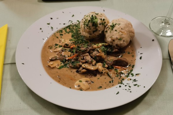 Hausmair - Eine Art Stroganoff, aber vom Wild - Eigenkreation vom Feinsten - Hausmair's Gaststätte - Wien