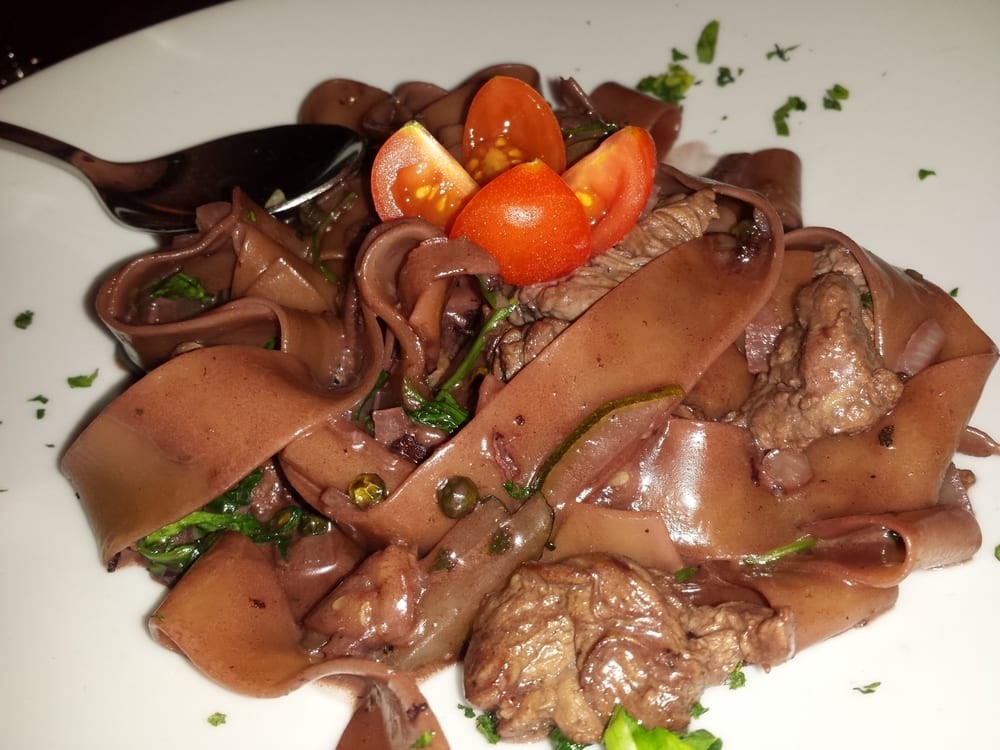 Parpadelle mit Rinderfiletspitzen und Zucchini in Rotweinsauce - Casa Mia - Wien