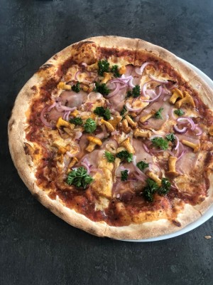Pizza mit Eierschwammerl - Pizzarei - Großarl