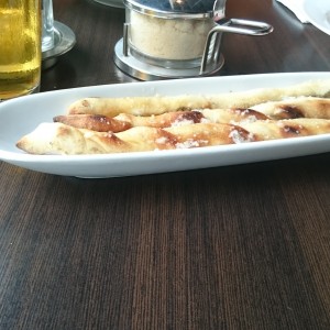 Pizzastangerl mit Knoblauch - D'Lounge - Wien