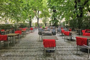 Diglas Schottenstift - Gastgarten - er wartet auf seine Saison - Cafe Diglas im Schottenstift - Wien