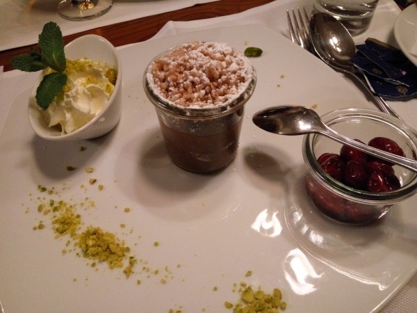 Schokosoufflé mit Maronireis, Weichseln und Pistazienobers - Gerstners Landhaus - Wien