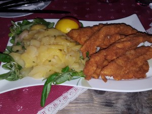 Backhendlstreifen mit Erdäpfel-Vogerl Salat - SCHOTTEN - Heurigen-Restaurant - Maria Enzersdorf