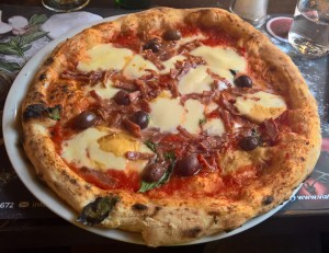 Pizza Gennarino, eine mit Salami, sehr gut war die. - Via Toledo - Wien
