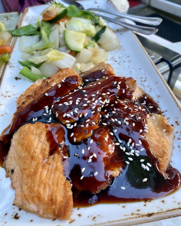 Lachs-Teriyaki mit Wok-Gemüse - sehr fein! - Asia Garten - Wien