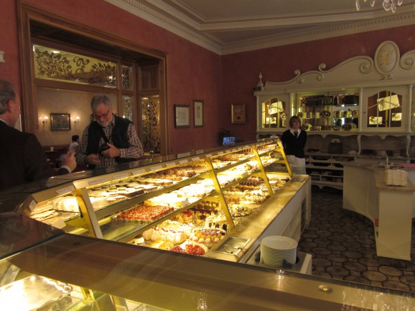 Die unwiderstehliche Vitrine - Zauner - BAD ISCHL