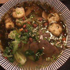 Gemüsesuppe mit Rindfleisch