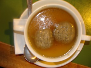 Leberknödelsuppe.