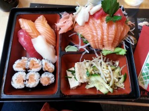 Mono-Box (vorab gibt es Misosuppe) - Sushi-Bar Mono - Wien