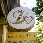 Loving Hut Lokalaußenreklame - Loving Hut - Vegane Küche - Wien