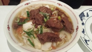 Reisnudelsuppe mit Rindfleisch