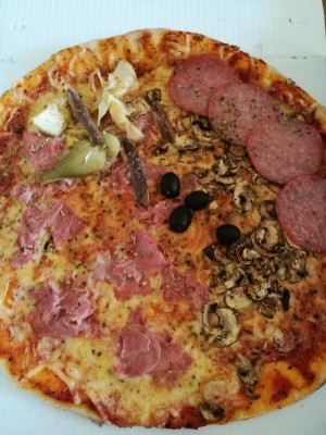Pizza quattro stagioni (Zustellung) - Fontana Di Trevi - Graz
