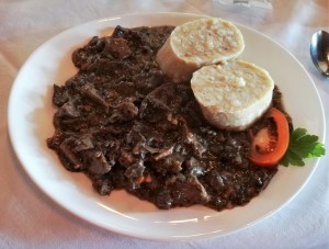 Hirschbeuschel mit Serviettenknödel, nahezu perfekt! (€ 10,--) - Häuserl am Stoan - Wien