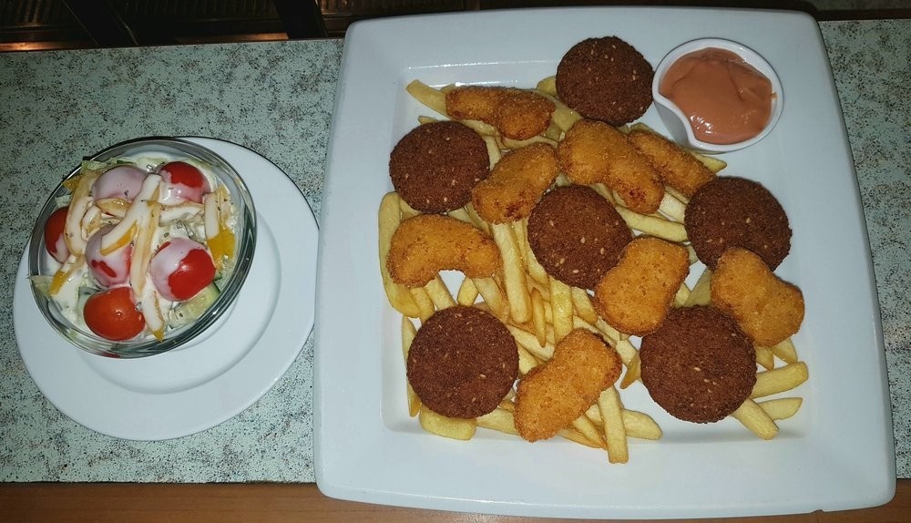 Chicken Nuggets + Falafel (leider aus dem Tiefkühlsackerl) - WIP - Wien