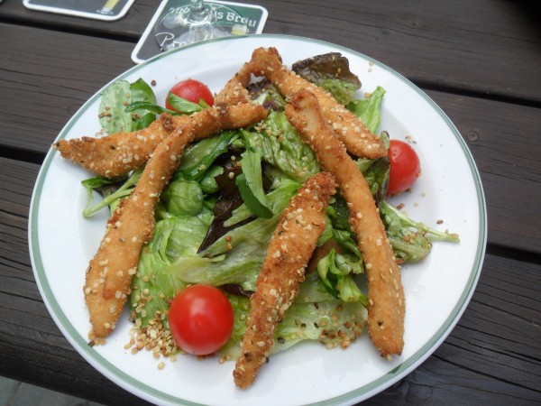 Backhendlsalat mit Hanfkörnern &amp; Hanföl - Hanfwirt - Laa/Thaya