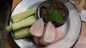 Rohkost mit eingelegter Chilipaste als Vorspeise. Eine neue kulinarische ... - Mamamon Thai Kitchen - Wien