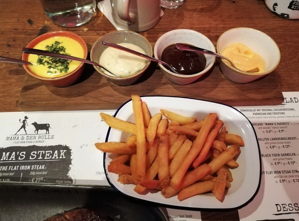 Saucenboard und Steak Fries - Mama & Der Bulle - Wien