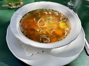 Hervorragende Frittatensuppe