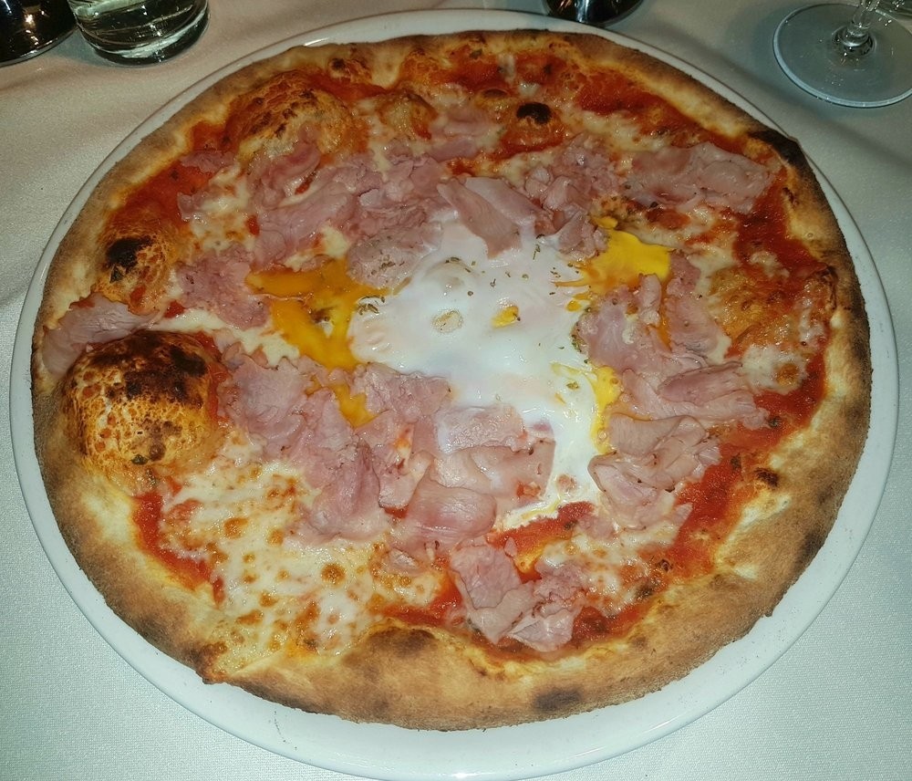 Pizza Cardinale + Ei - Restaurant Fratelli - Berndorf
