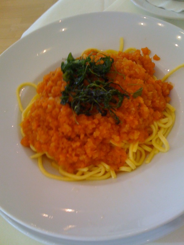 vegetarische Dinkelnudeln mit Karotten-Pesto - Hotelrestaurant Hermes - Bad Tatzmannsdorf