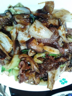 Klee Wok - Teppanyaki (Mariniertes Beef, viele Pilze, Pak Choi, Zwiebel und ... - Asia Restaurant Klee Wok - Wien