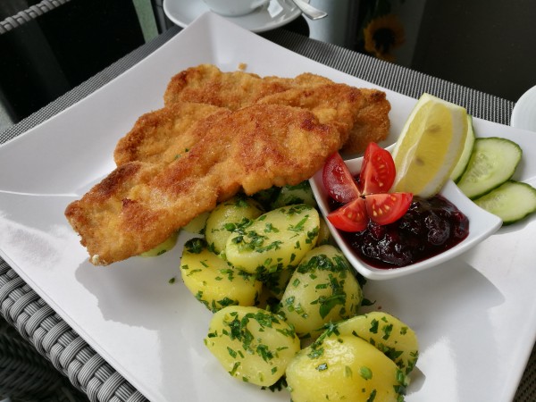 Schnitzel vom Kalb - Wirtshaus Dahoam - Bruck an der Mur