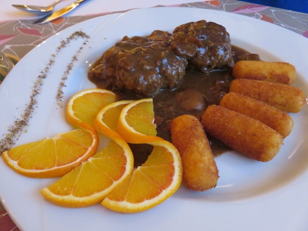 Wildschwein Fleischlaberl mit Kroketten - Restaurant Kaiserziegel - Kaltenleutgeben