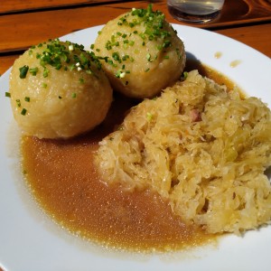 Fleischknödel mit Sauerkraut - Dorfheuriger Breitenlee - Wien