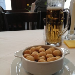 Suppe mit Brandteigkrapferl - Gasthaus Floß - Wien