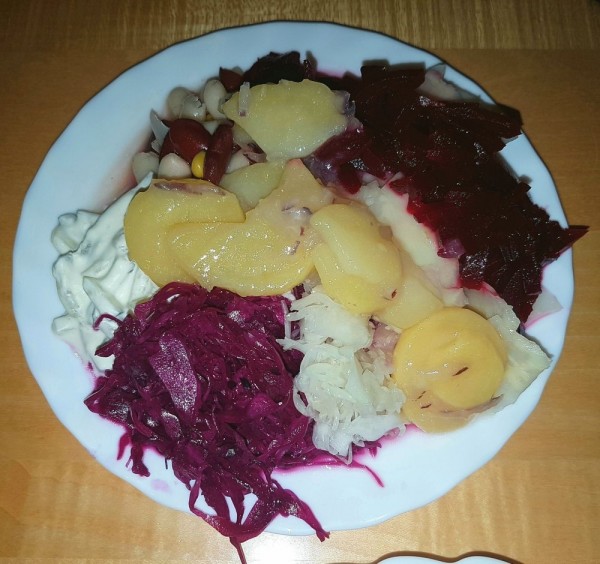 Kleiner Gemischter Salat mit 8 versch. Salaten - Weinbau Riegler - St. Veit