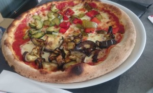 Pizza Ortolana (pomodoro,mozzarella, verdure alla griglia) - La Dolce Vita - Wien