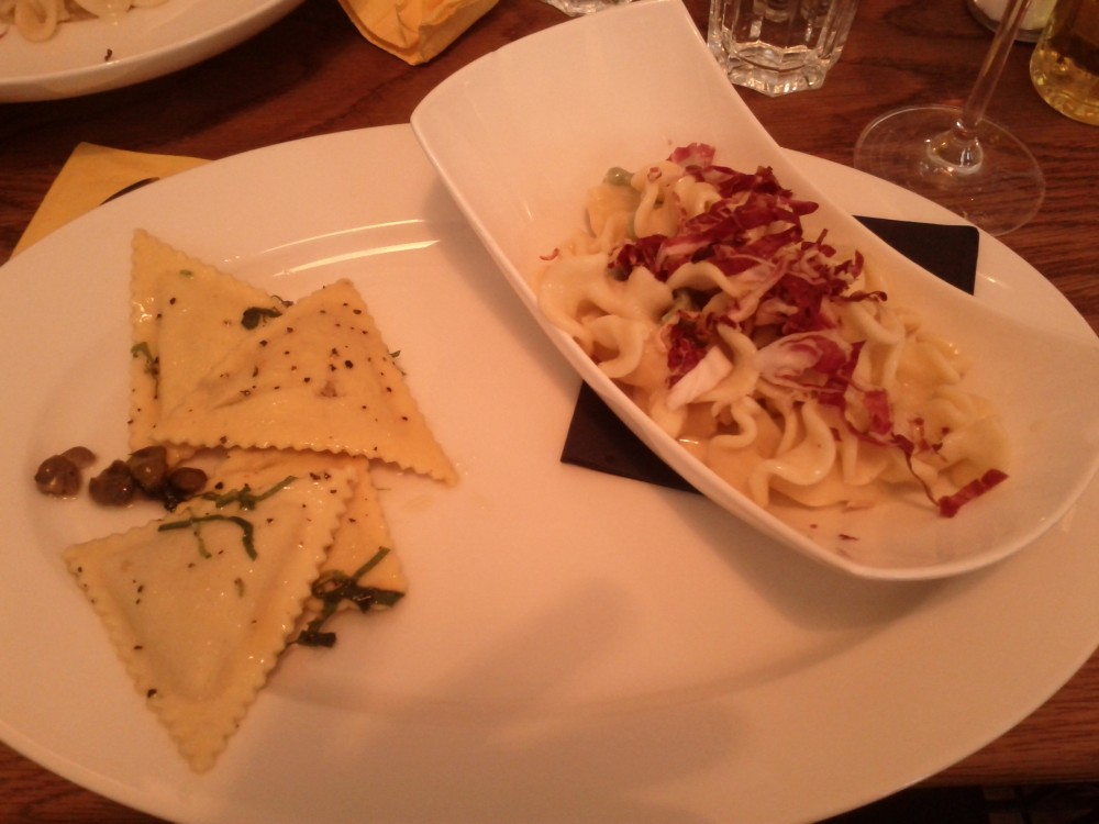 Thunfischravioli mit Chiliöl und Kapern  sowie Pasta in Dolce Latte mit ... - Pasta... e Basta - Wien