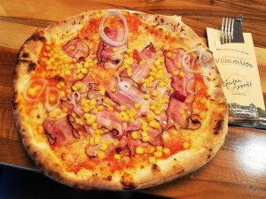 Pizza Rustica, sehr gelungen. Für eine Lokalbewertung reichts mir nicht, ... - Villa Lido - Klagenfurt